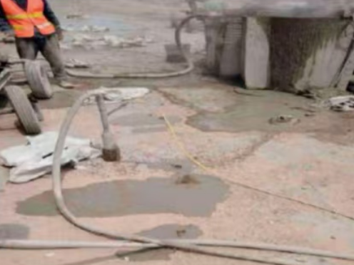 怀集水泥混凝土路面板底注浆技术 路面脱空注浆整治方案