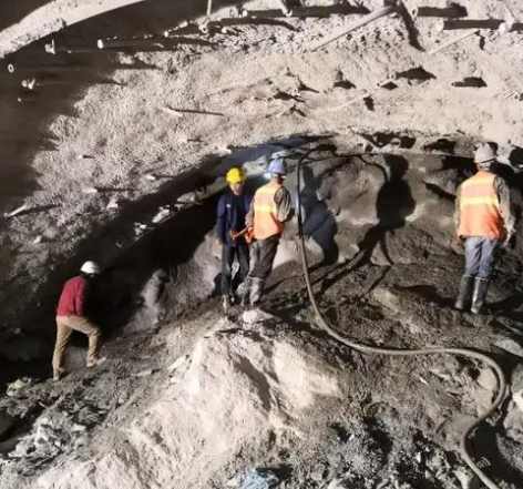 怀集拱顶带模注浆料的施工流程及注意事项